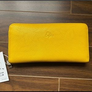 Brand new wallet, still has tag on